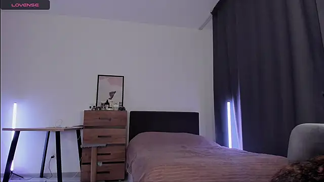 Snapshot of Alice_Dias chatting on 12.22.24 Alice Dias online show from 12.22.24