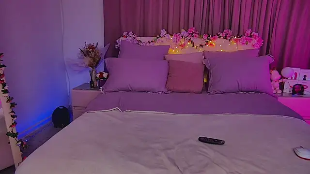 Cosmic Sia online show from 01.22.25