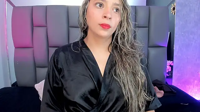 Snapshot of _MiaBrown_ chatting on 01.18.25 MiaBrown online show from 01.18.25