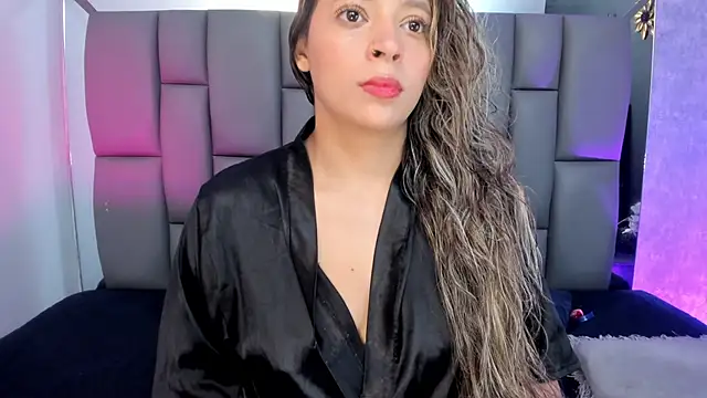 Snapshot of _MiaBrown_ chatting on 01.22.25 MiaBrown online show from 01.22.25