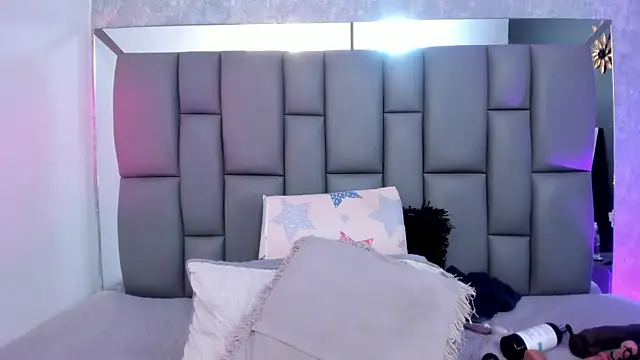 Snapshot of _MiaBrown_ chatting on 02.24.25 MiaBrown online show from 02.24.25