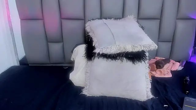 Snapshot of _MiaBrown_ chatting on 03.19.25 MiaBrown online show from 03.19.25