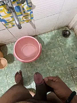 Snapshot of Honeydick7 chatting on 12.27.24 Honeydick7 online show from 12.27.24