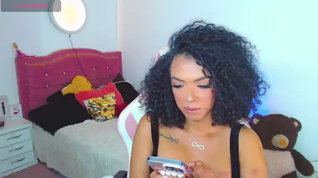 Snapshot of Tanedra_collings chatting on 04.25.26 Tanedra collings online show from 04.25.26