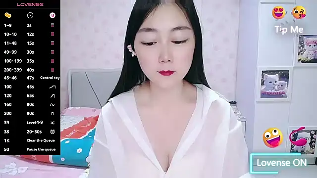 Snapshot of Elvira_baby chatting on 04.11.26 Elvira baby online show from 04.11.26