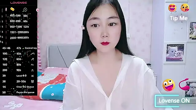 Snapshot of Elvira_baby chatting on 04.13.26 Elvira baby online show from 04.13.26