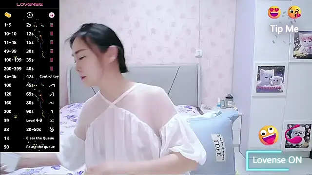 Snapshot of Elvira_baby chatting on 05.18.26 Elvira baby online show from 05.18.26