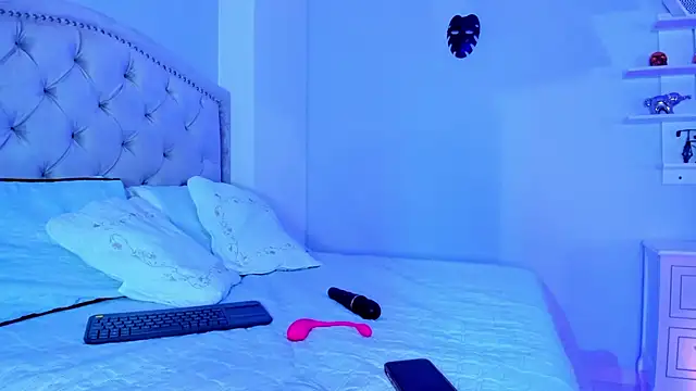 CamileHolmes online show from 02.16.25