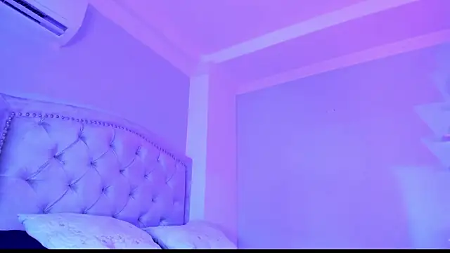 CamileHolmes online show from 02.18.25