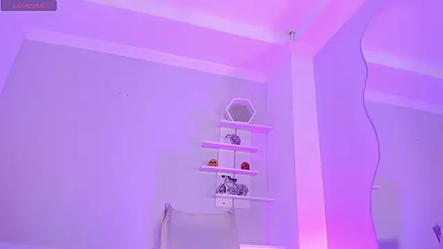 CamileHolmes online show from 02.21.25