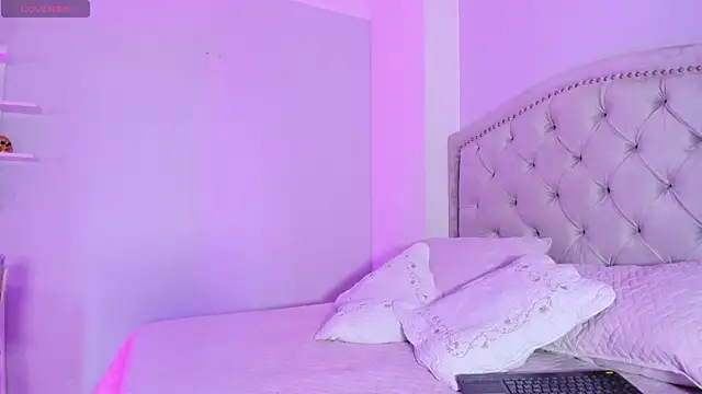 CamileHolmes online show from 03.04.25