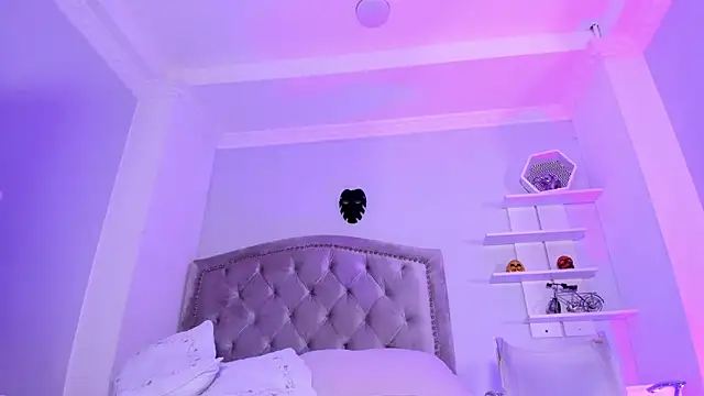 CamileHolmes online show from 03.07.25