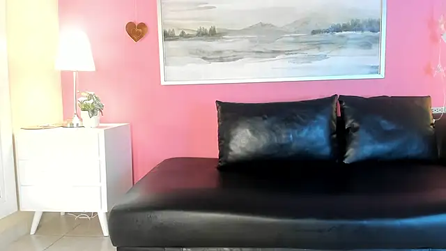 Snapshot of Tiffanysurez_ chatting on 10.15.25 Tiffanysurez  online show from 10.15.25