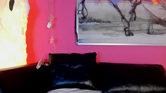 Tiffanysurez  online show from 10.29.25