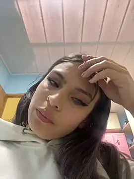 Tiffanysurez  online show from 12.19.25