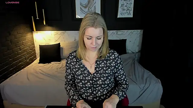 Annie Light online show from 01.27.25