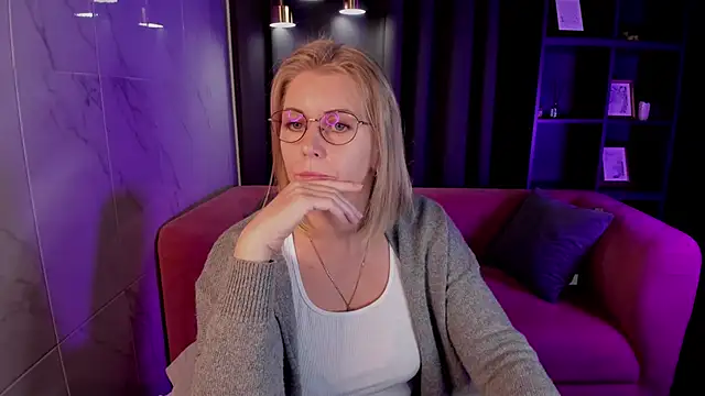 Annie Light online show from 09.12.25