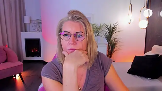 Annie Light online show from 09.29.25