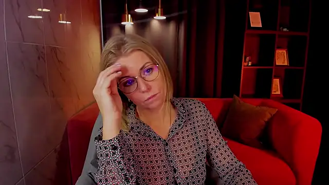 Annie Light online show from 10.10.25