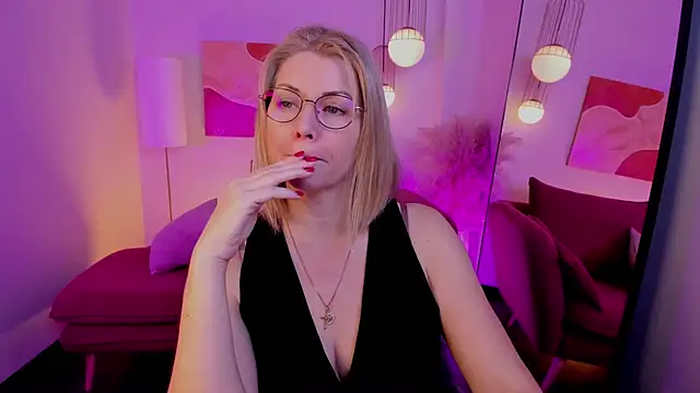 Annie Light online show from 11.23.25