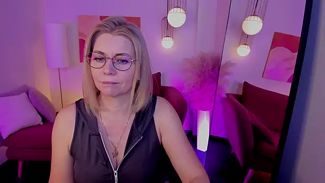 Annie Light online show from 11.25.25