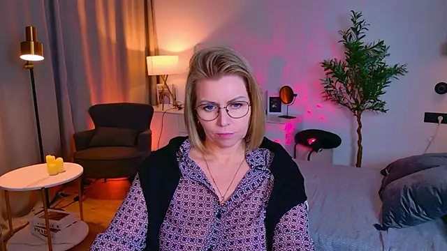 Snapshot of Annie_Light chatting on 04.25.26 Annie Light online show from 04.25.26