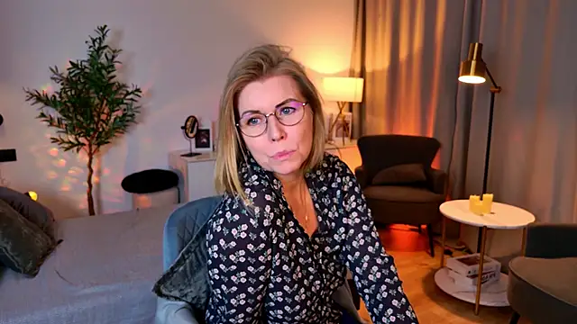 Snapshot of Annie_Light chatting on 05.19.26 Annie Light online show from 05.19.26