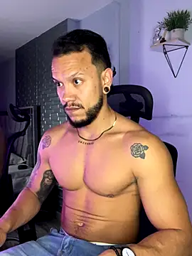 ARON TAYLER01 online show from 11.18.25