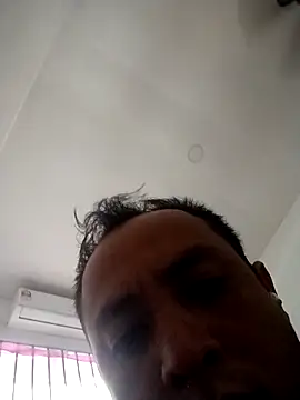 Snapshot of Vincenzo9604 chatting on 10.01.25 Vincenzo9604 online show from 10.01.25