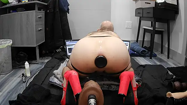 Snapshot of Smalldickcaged chatting on 11.16.25 Smalldickcaged online show from 11.16.25