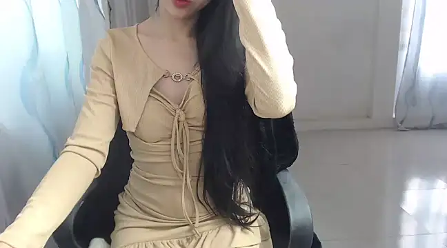 Snapshot of TinyGirls chatting on 12.23.24 TinyGirls online show from 12.23.24