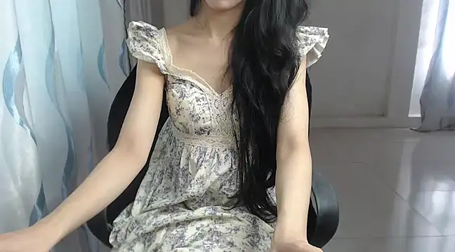 Snapshot of TinyGirls chatting on 01.06.25 TinyGirls online show from 01.06.25