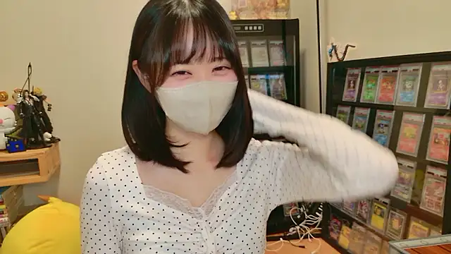 Snapshot of HIKARI_x0 chatting on 12.16.25 HIKARI x0 online show from 12.16.25