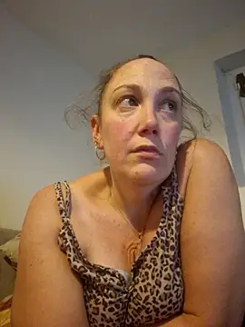 Wisie Cutie online show from 11.04.25