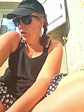 Snapshot of Wisie_Cutie chatting on 04.19.26 Wisie Cutie online show from 04.19.26