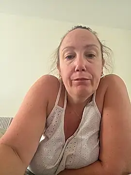 Snapshot of Wisie_Cutie chatting on 05.10.26 Wisie Cutie online show from 05.10.26