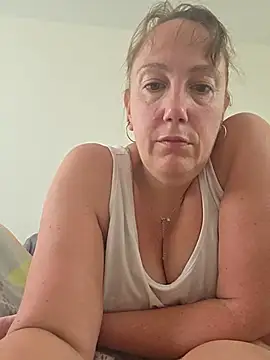 Snapshot of Wisie_Cutie chatting on 06.16.26 Wisie Cutie online show from 06.16.26