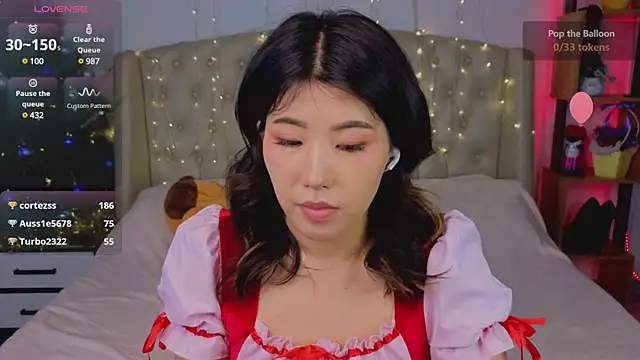 Snapshot of Wendy__Hills chatting on 12.31.24 Wendy Hills online show from 12.31.24