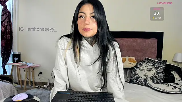 Snapshot of Thedollhoney chatting on 04.01.26 Thedollhoney online show from 04.01.26