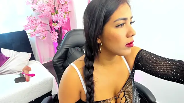 KAROLIVONNE online show from 05.22.26