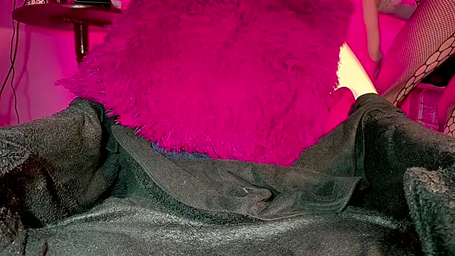 Snapshot of SEXYTRAV18 chatting on 02.24.26 SEXYTRAV18 online show from 02.24.26