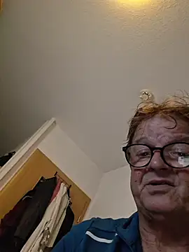 Snapshot of Seltsamoder chatting on 11.02.25 Seltsamoder online show from 11.02.25