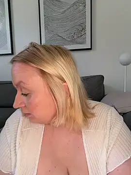Snapshot of BBW_Nora chatting on 04.18.26 BBW Nora online show from 04.18.26