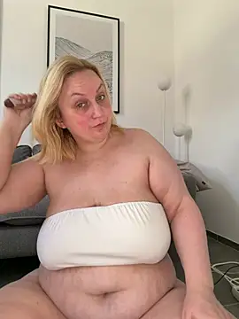 Snapshot of BBW_Nora chatting on 04.30.26 BBW Nora online show from 04.30.26