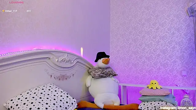 LillyMoure  online show from 02.18.25