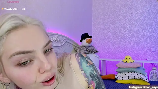 LillyMoure  online show from 02.19.25