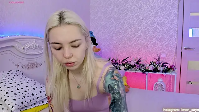 LillyMoure  online show from 03.13.25