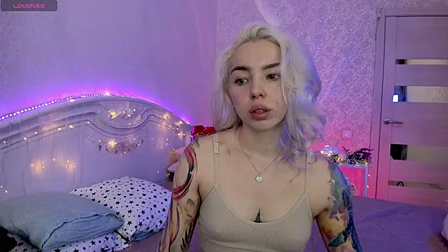 LillyMoure  online show from 09.23.25