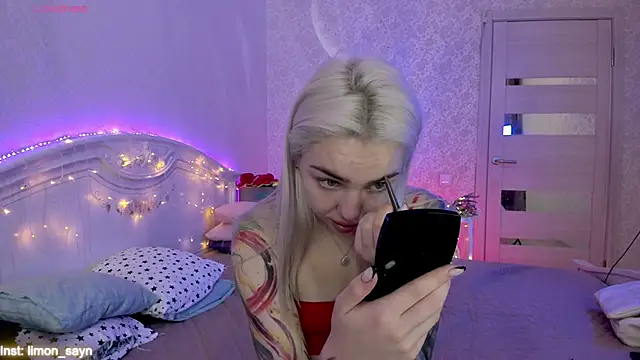 LillyMoure  online show from 09.27.25