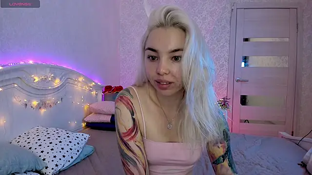 LillyMoure  online show from 09.29.25